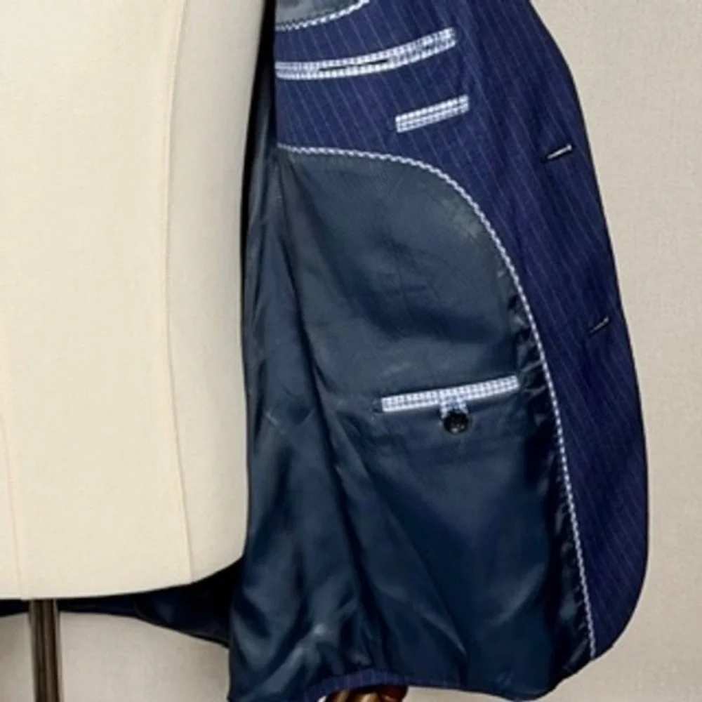 Beverly Hills Polo Club Mens‎ 42R, 36W Blue Pinstripe Suit Classic Business Wool